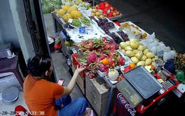 Khoảnh khắc vô tri của cô gái bán hàng bất ngờ viral khắp mạng xã hội