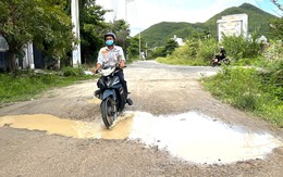 Dân Nam Nha Trang 'kêu trời' vì con đường chằng chịt ổ gà, ổ voi