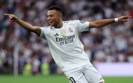 Mbappe ghi 2 bàn trong 3 phút với phong cách lạnh lùng