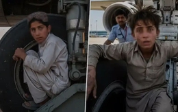 Cậu bé trốn trong khoang càng đáp máy bay sống sót kỳ diệu