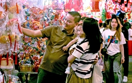 Phố lồng đèn, không gian Trung thu rực rỡ giữa lòng Chợ Lớn chính thức khai hội