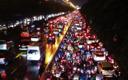 Hàng ngàn người 'dính' ùn ứ kéo dài trên đường Võ Nguyên Giáp