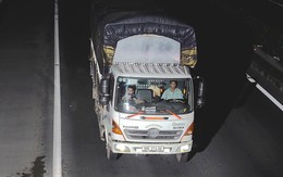 Mẹo đối phó camera AI bằng áo giả dây an toàn là vô nghĩa, 'tiền mất tật mang'