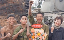 Khán giả vương vấn 'Mưa đỏ', dàn diễn viên cũng 'lụy' không kém