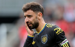 Bruno đá hỏng phạt đền, Man United thua Brentford