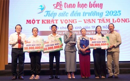 Vòng tay Tiếp sức đến trường xua tan nhiều tuyệt vọng trong ngày mưa Đà Nẵng