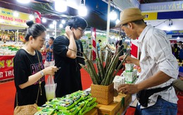 Du khách nhộn nhịp đến ngày hội du lịch, ẩm thực ở An Giang