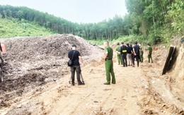 Phát hiện nhân viên công ty môi trường chở chất thải đổ ngoài môi trường