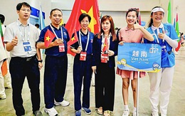 Cô 'thợ săn học bổng' nuôi ước mơ cho hàng trăm sinh viên nghèo