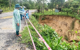 Đường miền núi Đà Nẵng sạt lở, người mất tích khi vào rừng tìm tổ ong