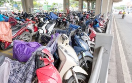 TP.HCM: Bãi giữ xe ở nhà ga metro số 1 thường xuyên 'cháy chỗ'