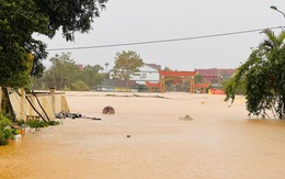 Hoàn lưu bão Bualoi gây mưa lớn, lũ trên sông Thanh Hóa đến Quảng Trị đang lên