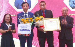 Trao Giải thưởng Trần Văn Giàu cho 2 cá nhân ở Trường đại học An Giang