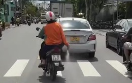 Xác minh clip người phụ nữ liên tục rải bột trắng 'lạ' xuống đường