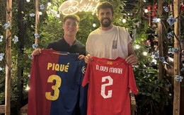Duy Mạnh đăng ảnh đổi áo đấu với 'thần tượng' Pique