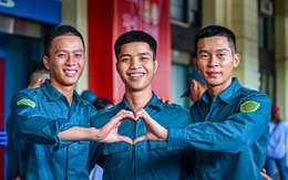 Tàu rời ga đưa các chiến sĩ A80 trở về trong vòng tay yêu thương, ‘kết trái tim’ với nhân dân