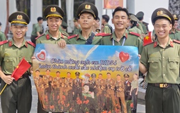 Chiến sĩ A80 trở về 'khối đi học', kể lại hành trình đầy cảm xúc