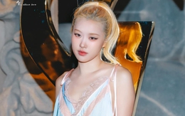 Rosé BlackPink gây tranh cãi vì diện trang phục như đồ ngủ tại Paris Fashion Week