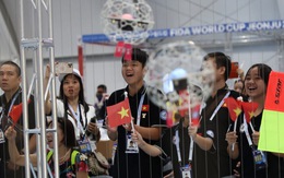 Học sinh TP.HCM đại diện Việt Nam thi DroneSoccer quốc tế, lần đầu đã 'rinh' giải thưởng