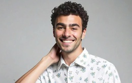 Shein bị chỉ trích vì dùng ảnh nghi phạm giết người để quảng bá áo sơ mi