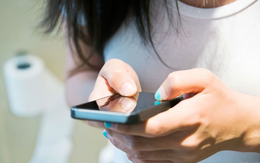 Ngày càng nhiều người mắc 'bệnh khó nói' vì... cái điện thoại