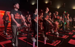 Có một bộ phim ép khán giả vừa đi bộ vừa xem, dừng lại là mời khỏi rạp