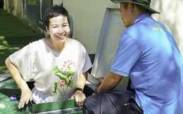 Phụ huynh cùng con chui 'địa đạo' dịp khai giảng đặc biệt