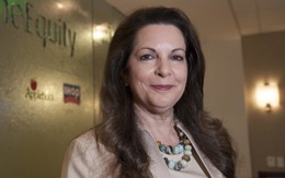 Không được thăng chức, quay lại mua công ty rồi sa thải sếp