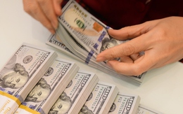 Giá USD tự do tiến sát 27.000 đồng/USD, giá USD ngân hàng kịch trần
