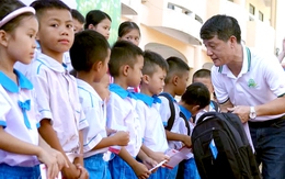 Tiếp thêm động lực cho thầy trò vùng bão