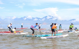 Sôi nổi giải đua thuyền buồm, chèo SUP trên biển Đà Nẵng
