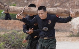 Chiến sĩ quả cảm với màn chào sân 'chấn động tam giới'