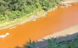 Nước suối đổi màu vàng đục dù không mưa, dân lo lắng