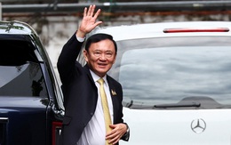 Ông Thaksin đáp xuống Singapore, liệu có kịp về Thái để ra tòa ngày 9-9?