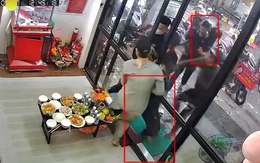 Chủ nhà tá hỏa với nhóm thanh niên giật đồ cúng cô hồn kiểu vô văn hóa