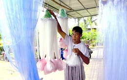 Mực nước dâng cao, nghề đan lưới, đan lọp vào mùa sôi động nhất miền Tây