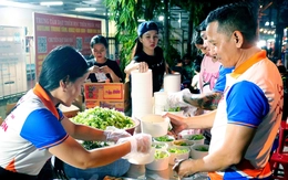 Tô mì yêu thương của 'Những chàng trai Hóc Môn'