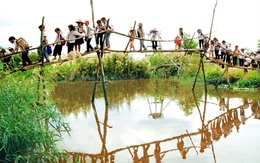 Những mùa tựu trường thương nhớ - Kỳ 6: Lắt lẻo chèo xuồng ba lá đến trường