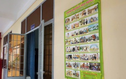 Treo tranh đạo đức học đường nhưng nói về luật nhân - quả không phù hợp