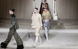 Thời trang xa xỉ 'thay máu' giữa khủng hoảng