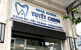 Bác sĩ khoác trên mình chiếc áo blouse trắng, sao lại tấn công bệnh nhân?