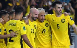 Ảnh tuyển Malaysia ăn mừng khi thắng Việt Nam 4-0 được trao giải 'Khoảnh khắc tuyệt vời nhất năm'