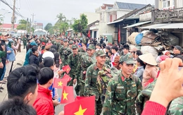 Người dân tâm lũ Hòa Thịnh hai lần khóc vì khổ đau lẫn hạnh phúc