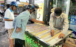 Doanh thu hàng ngàn tỉ đồng từ bán vé số, nhiều công ty ăn mừng vượt chỉ tiêu