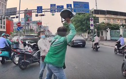 Xác minh clip hai người đi xe máy cầm mũ bảo hiểm đánh nhau trên đường Cộng Hòa
