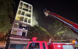 Cứu 7 người trong vụ cháy nhà nghỉ lúc rạng sáng, tạm giữ 1 nghi can phóng hỏa