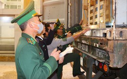 Căng mình chống buôn lậu qua cửa khẩu dịp cuối năm