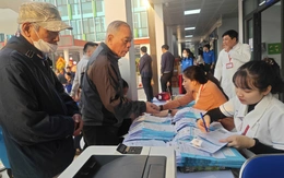 Khám tại trạm y tế, được bác sĩ tuyến trung ương điều trị