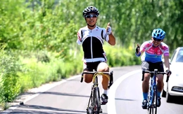 Cụt một tay, một chân, chàng trai đạp xe qua 25 quốc gia, chinh phục nóc nhà châu Phi