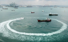 Lồng bè nuôi thủy sản 'tạm trú' kéo dài lấn luồng hàng hải cảng Dung Quất